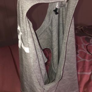 gray cropped muscle tee!!